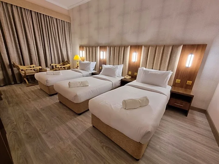 Дубай: Vista Square Hotel