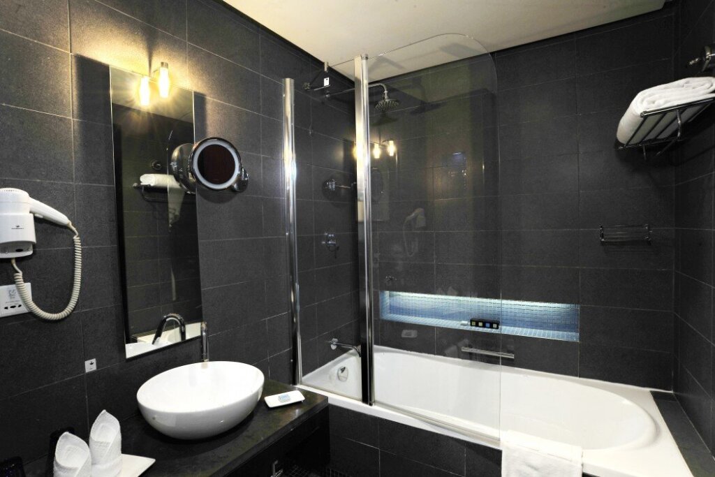 Дубай: Hues Boutique Hotel