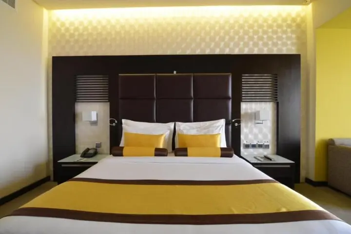 Дубай: Hues Boutique Hotel