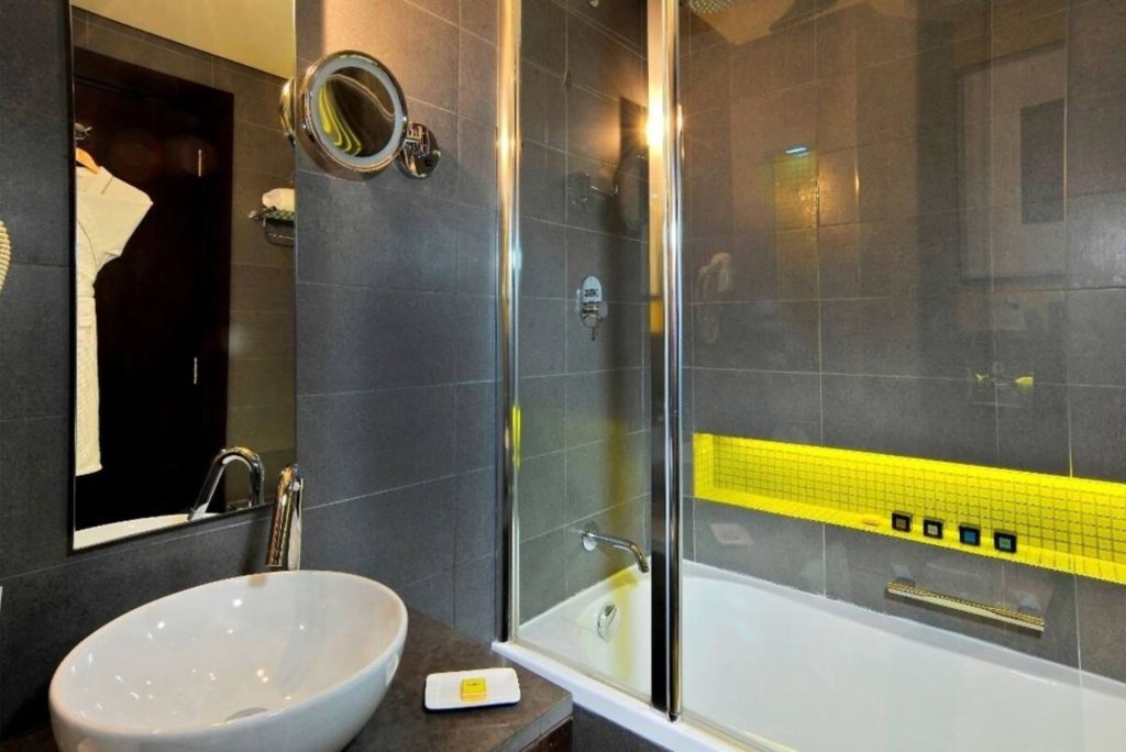 Дубай: Hues Boutique Hotel