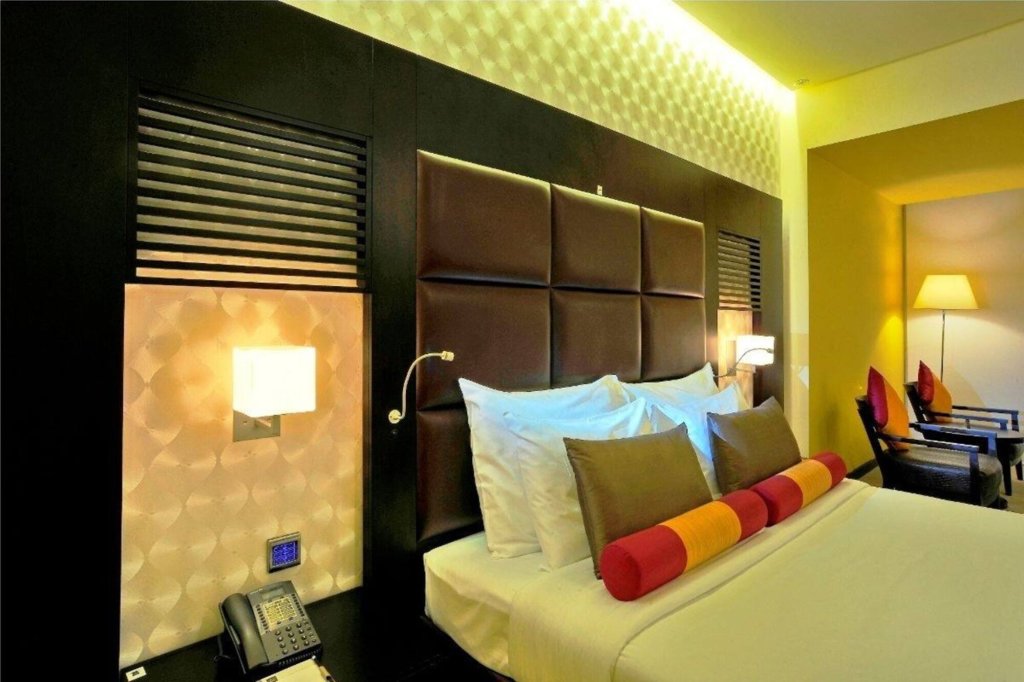 Дубай: Hues Boutique Hotel