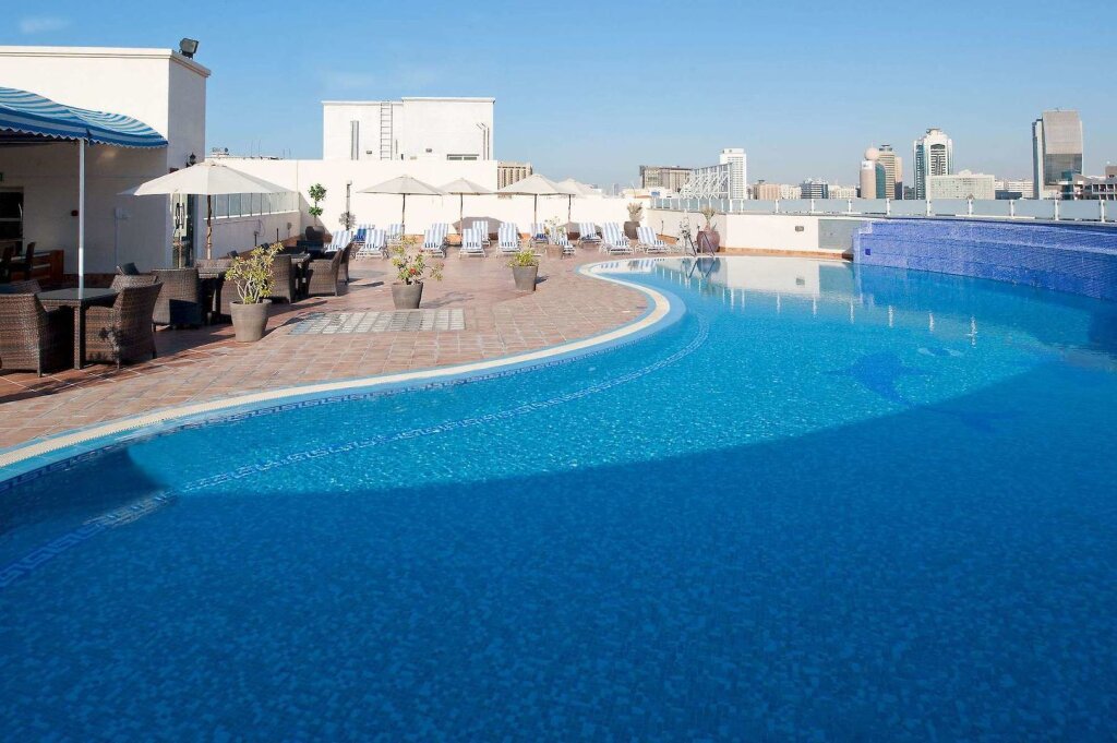 Дубай: Sunday Hotel Holiday International Dubai