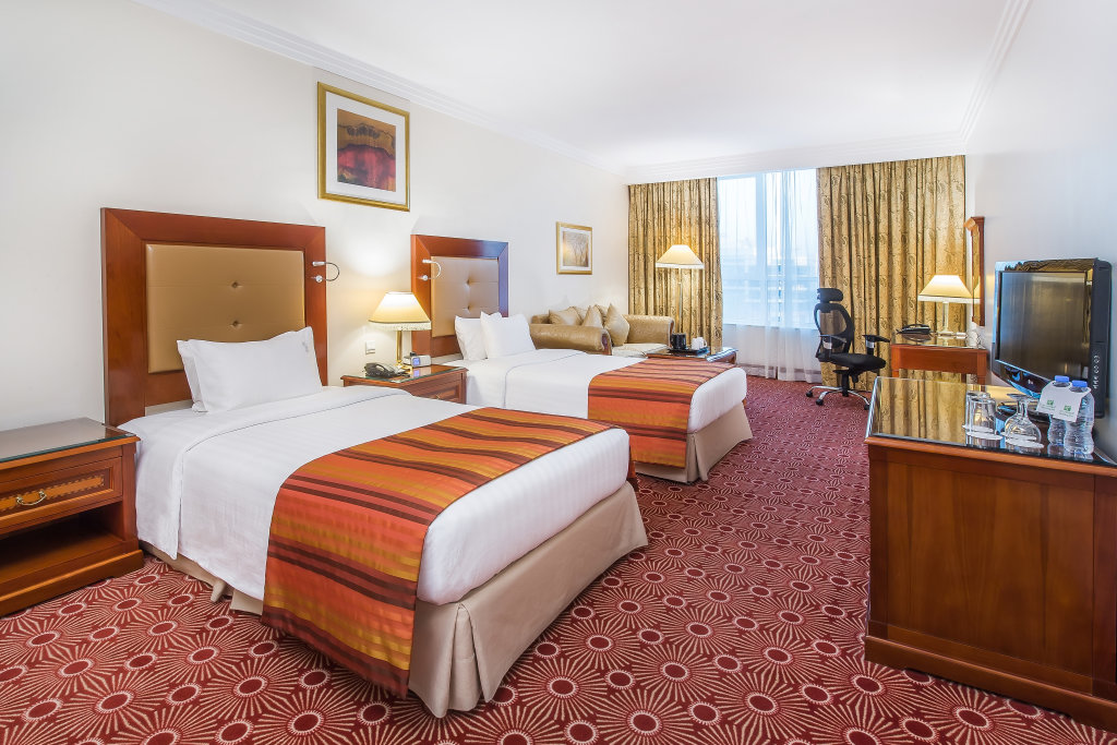 Дубай: Sunday Hotel Holiday International Dubai