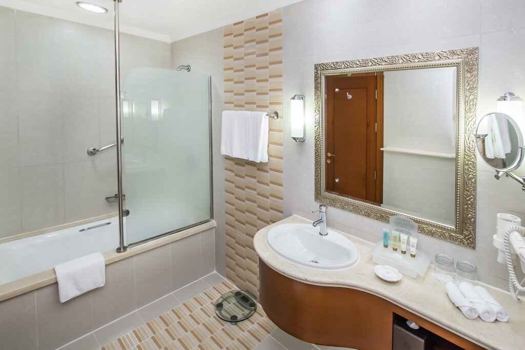 Дубай: Sunday Hotel Holiday International Dubai