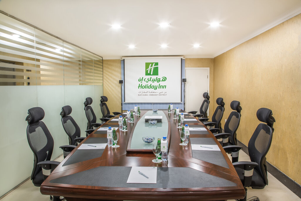 Дубай: Sunday Hotel Holiday International Dubai