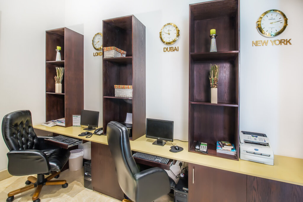 Дубай: Sunday Hotel Holiday International Dubai