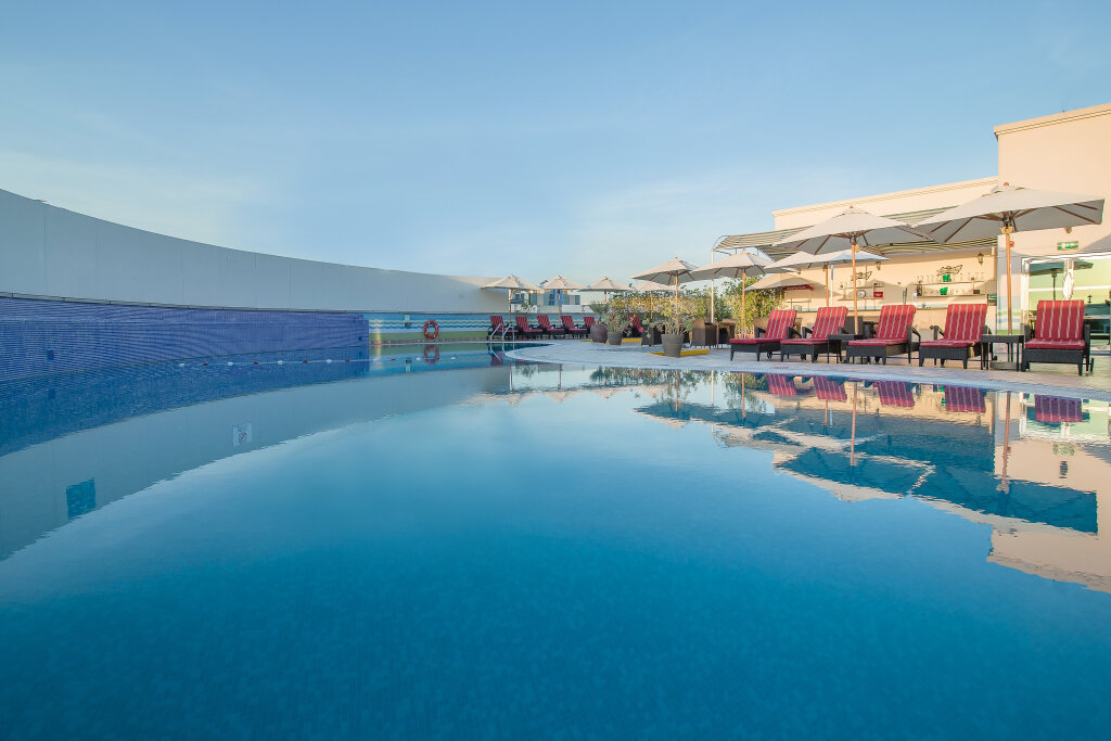 Дубай: Sunday Hotel Holiday International Dubai