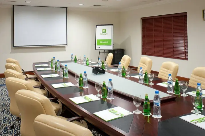 Дубай: Sunday Hotel Holiday International Dubai