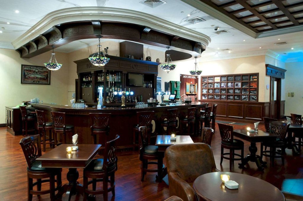 Дубай: Sunday Hotel Holiday International Dubai
