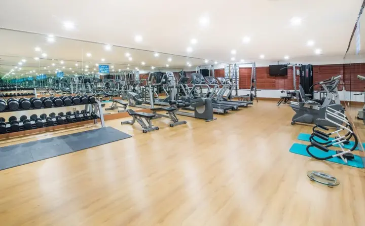 Дубай: Sunday Hotel Holiday International Dubai