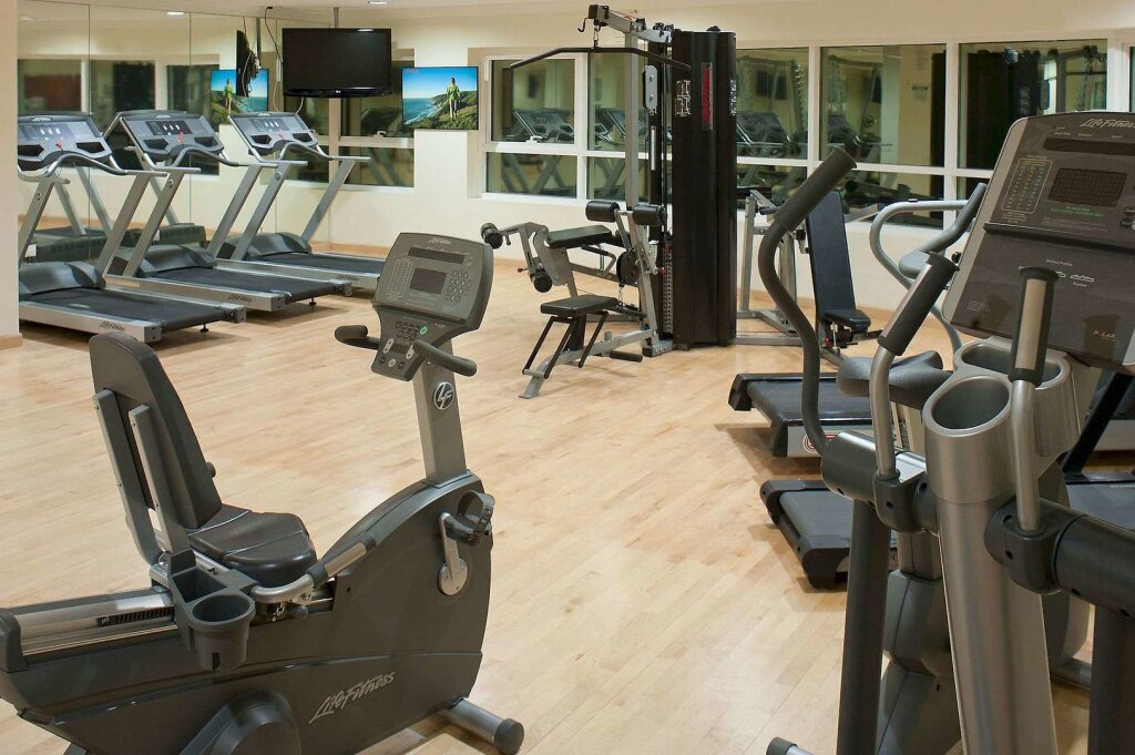 Дубай: Sunday Hotel Holiday International Dubai