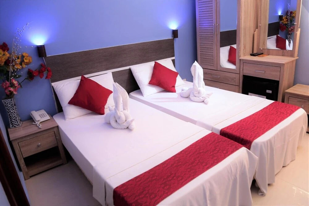 Хулхумале: Hotel Elite Beach Inn