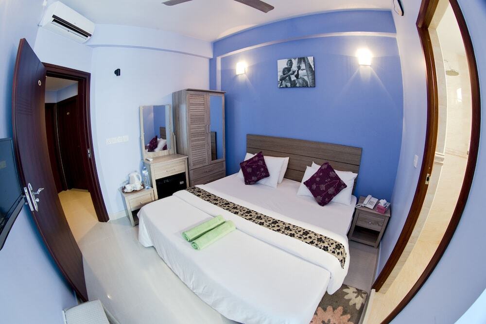 Хулхумале: Hotel Elite Beach Inn