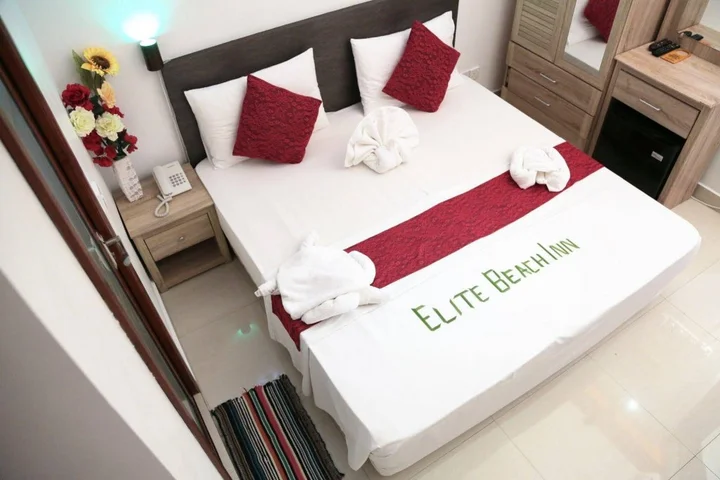 Хулхумале: Hotel Elite Beach Inn