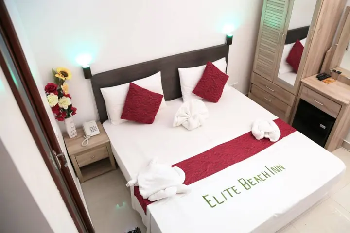 Хулхумале: Hotel Elite Beach Inn