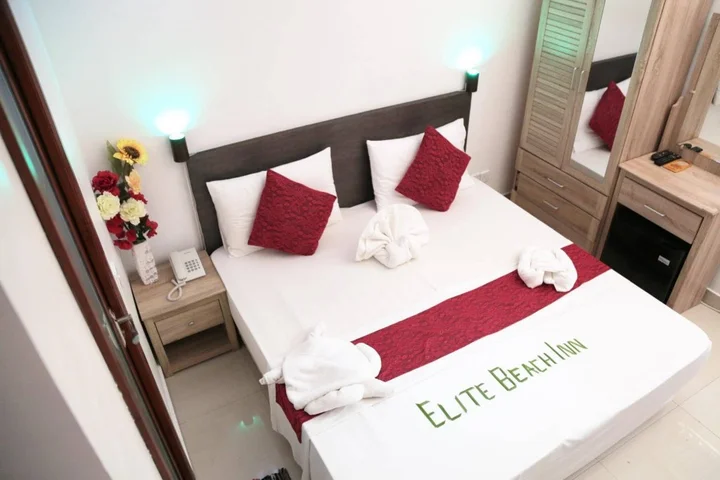 Хулхумале: Hotel Elite Beach Inn