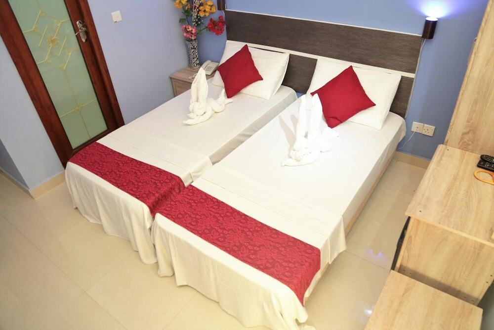 Хулхумале: Hotel Elite Beach Inn