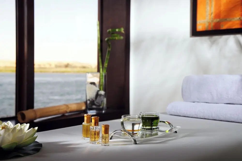 Асуан: Mövenpick Prince Abbas Lake Nasser Cruise, Every Monday Four Nights From Aswan, Every Friday Three nights From Abu-Simbel - Including Excursions and Sightseeing