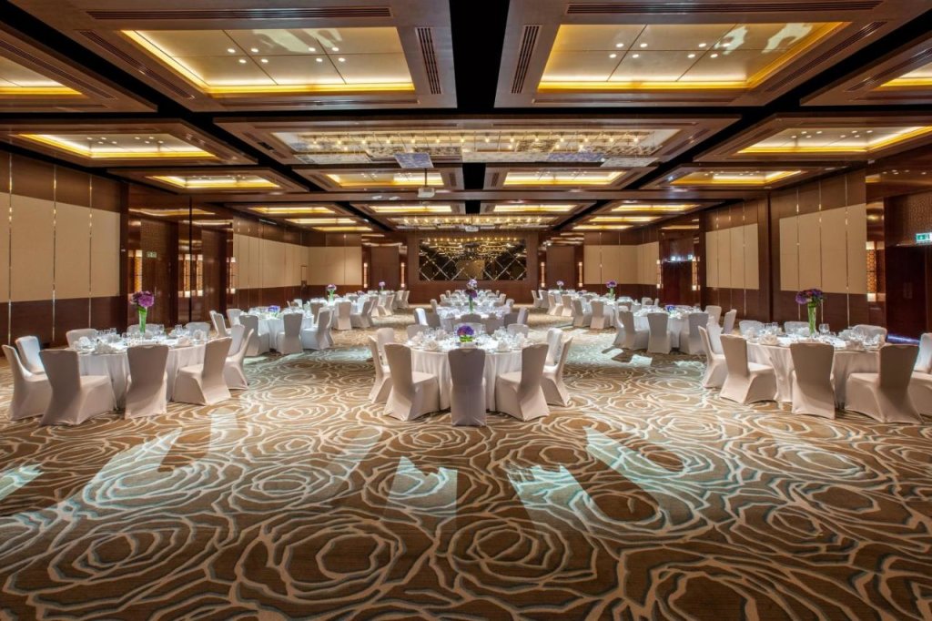 Дубай: Отель Crowne Plaza Festival City an IHG