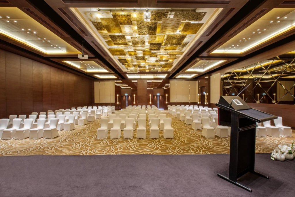 Дубай: Отель Crowne Plaza Festival City an IHG