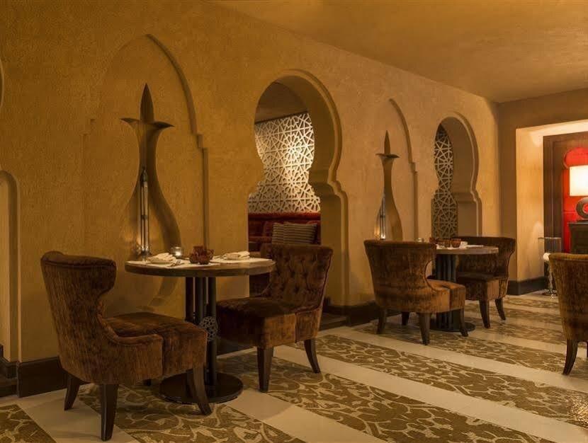 Дубай: Отель Four Points by Sheraton Sheikh Zayed Road