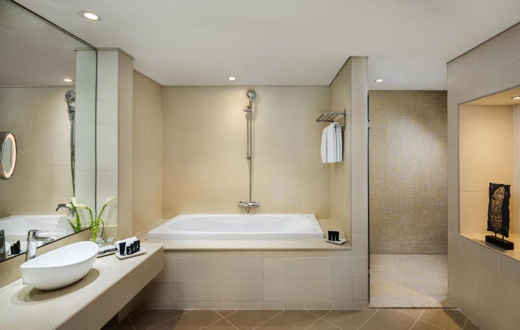 Абу-Даби: Metropolitan Al Mafraq Hotel