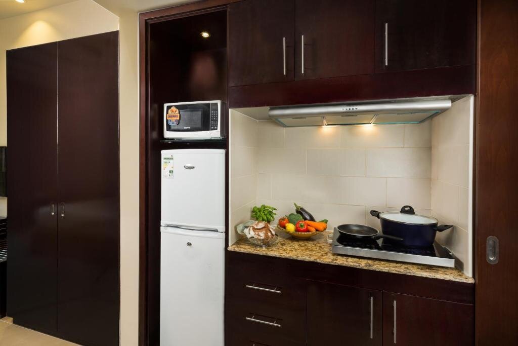 Абу-Даби: Metropolitan Al Mafraq Hotel