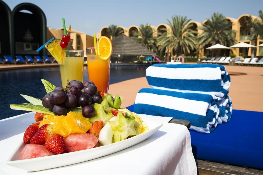 Гантут: Golden Tulip Al Jazira Hotel & Resort