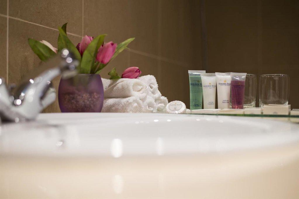 Гантут: Golden Tulip Al Jazira Hotel & Resort