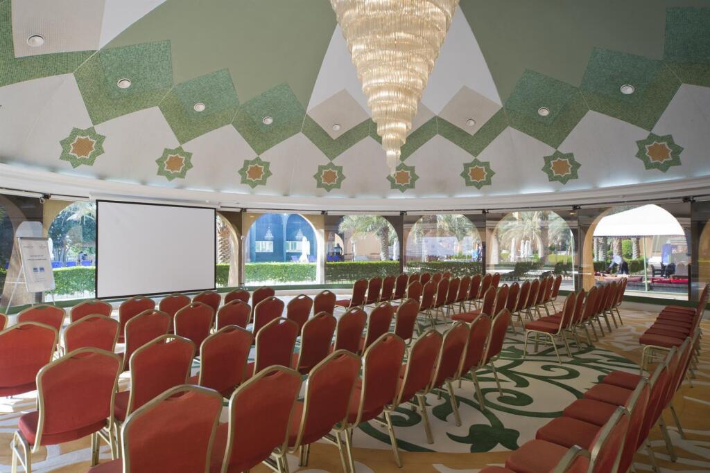 Гантут: Golden Tulip Al Jazira Hotel & Resort