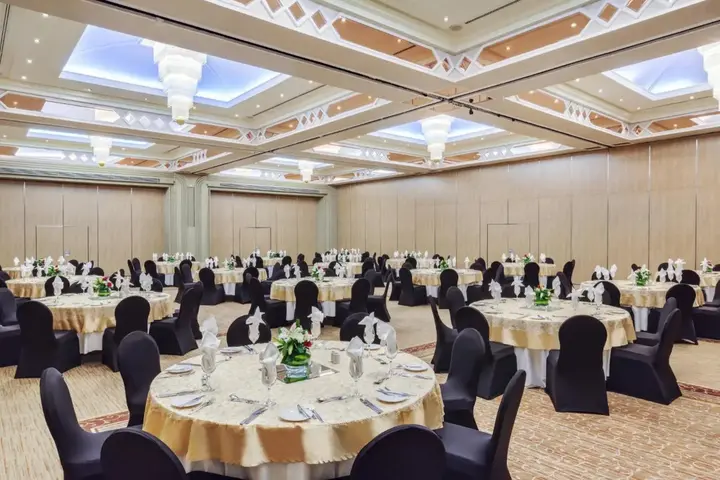 Дубай: Millennium Plaza Downtown Hotel