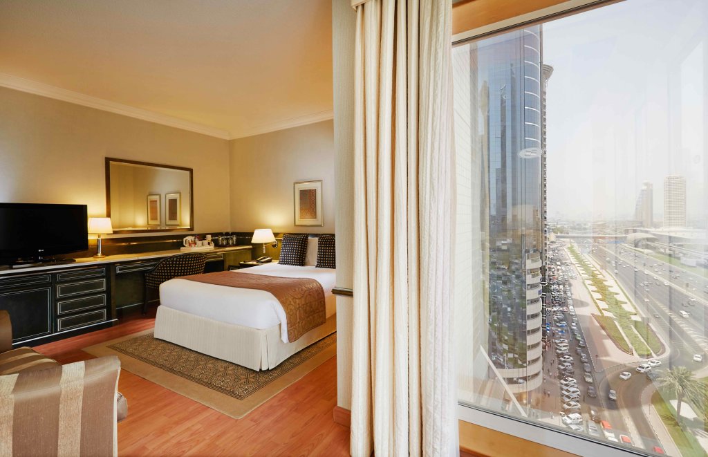 Дубай: Millennium Plaza Downtown Hotel