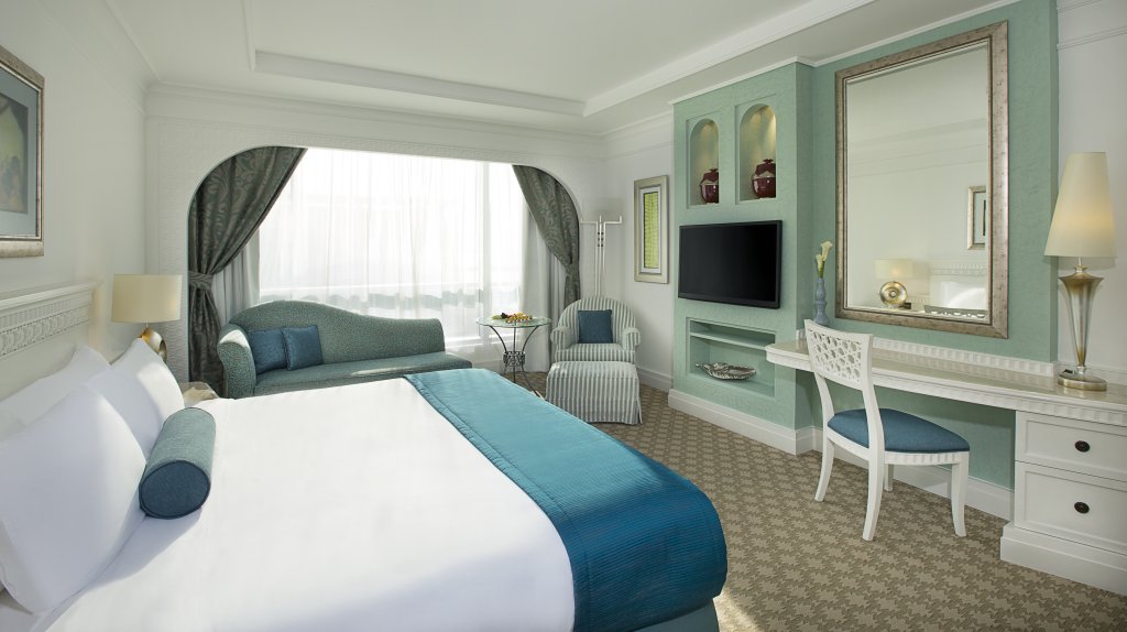 Дубай: Отель Al Habtoor Grand Resort Autograph Collection