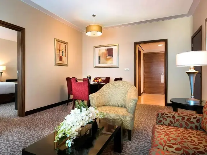 Дубай: Отель Swissotel Al Murooj Dubai