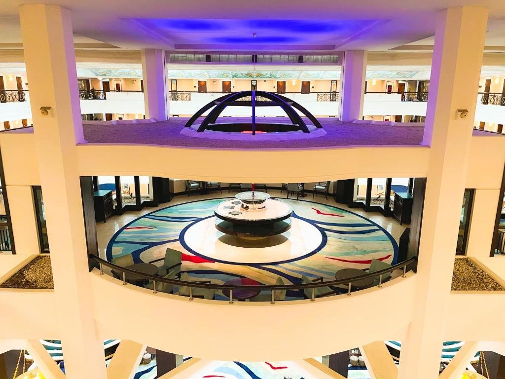 Дубай: Mövenpick Grand Al Bustan Dubai