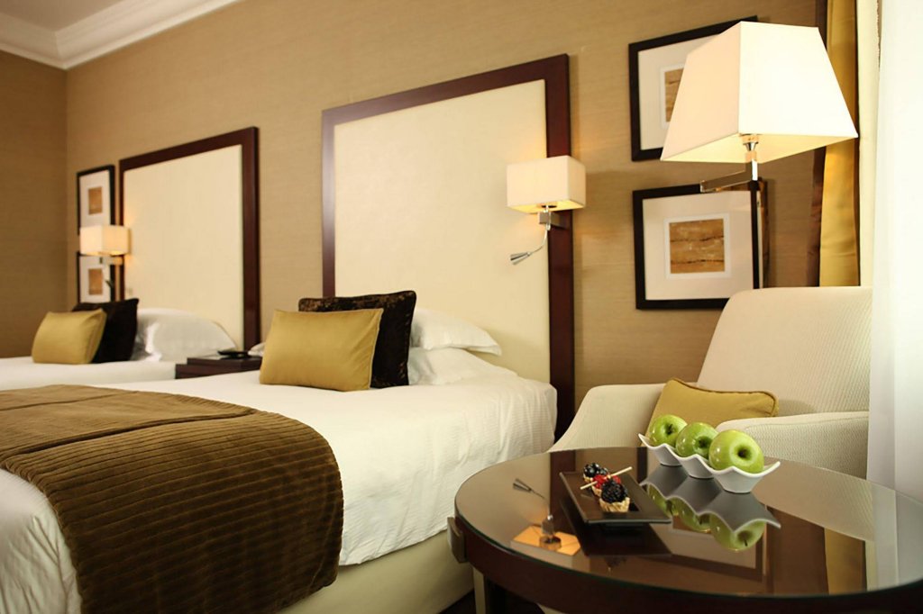 Дубай: Mövenpick Grand Al Bustan Dubai