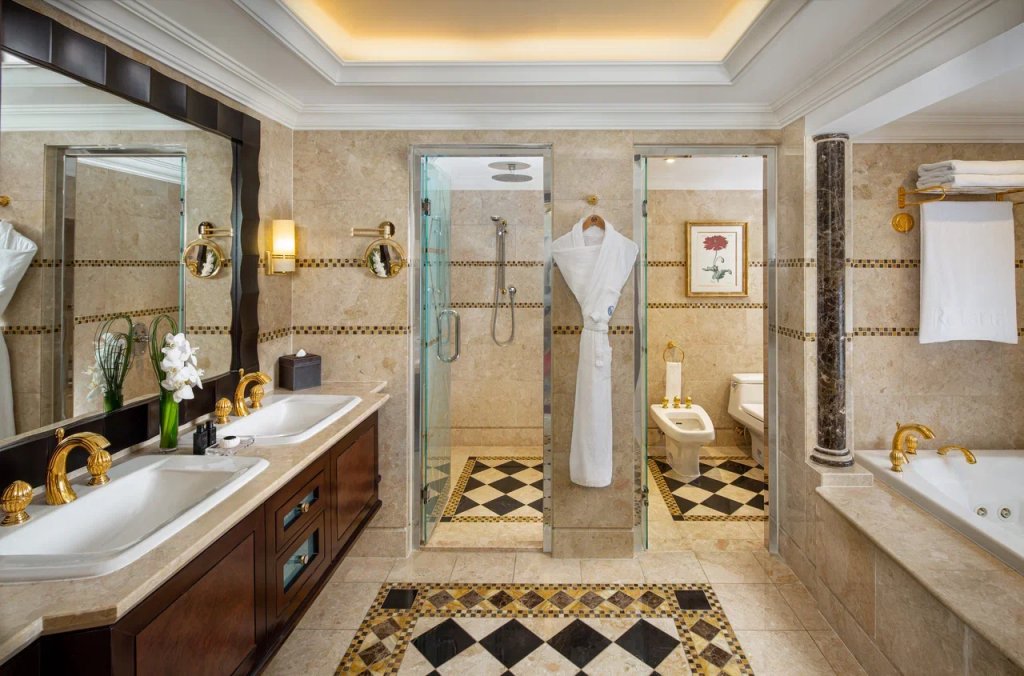 Абу-Даби: Beach Rotana Hotel