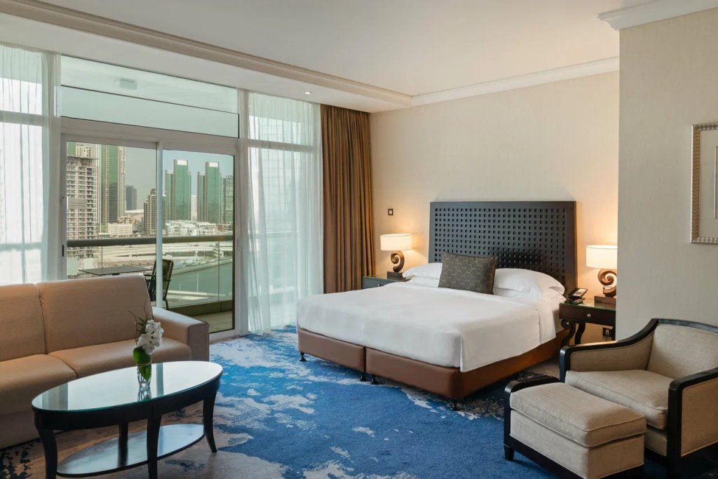 Абу-Даби: Beach Rotana Hotel
