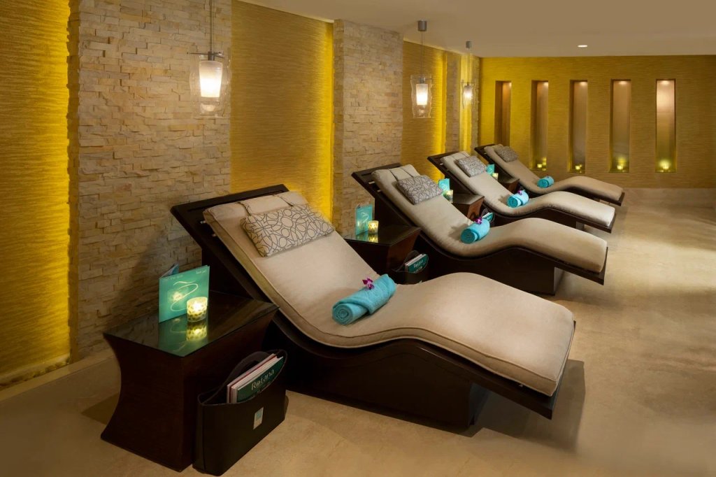 Абу-Даби: Beach Rotana Hotel