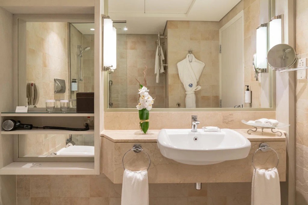 Абу-Даби: Beach Rotana Hotel