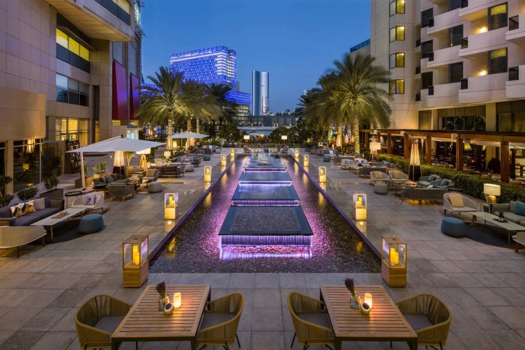 Абу-Даби: Beach Rotana Hotel