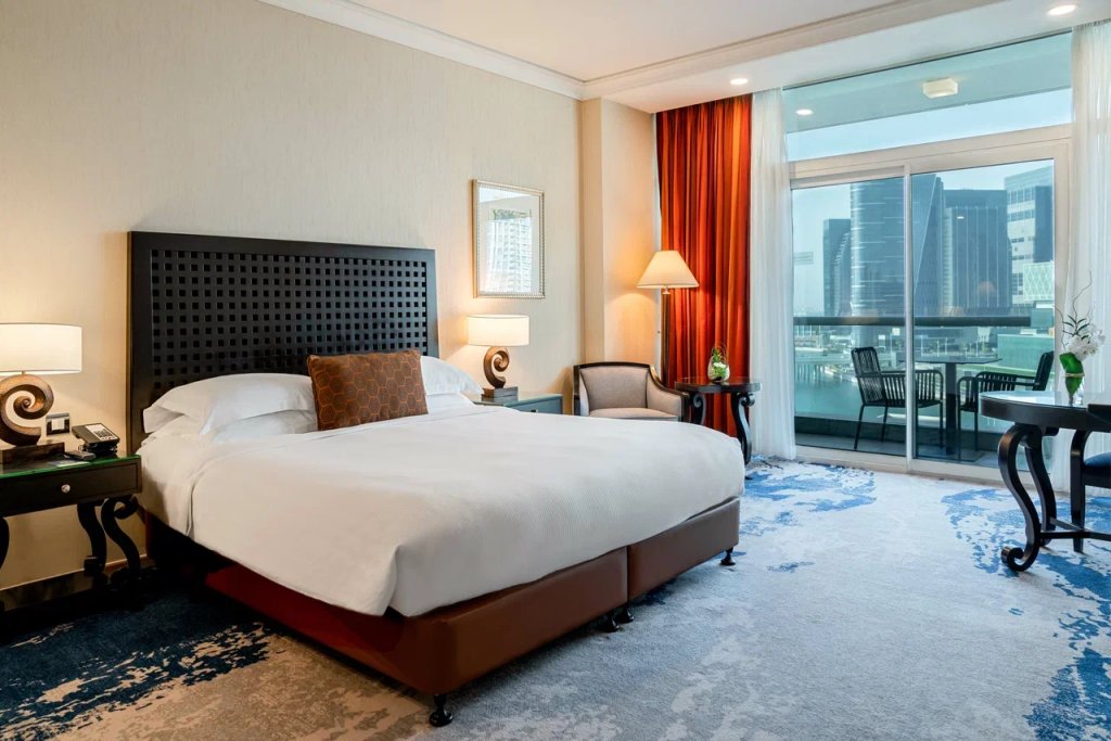 Абу-Даби: Beach Rotana Hotel