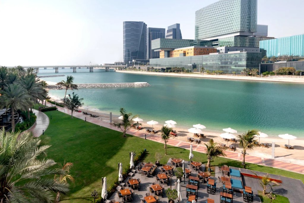 Абу-Даби: Beach Rotana Hotel