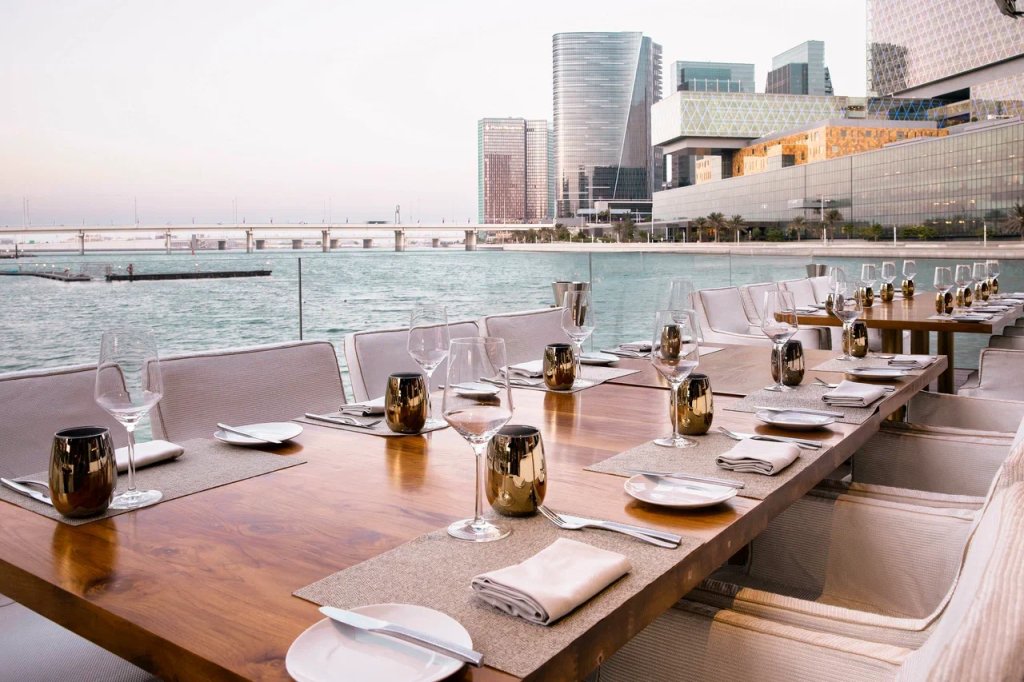 Абу-Даби: Beach Rotana Hotel