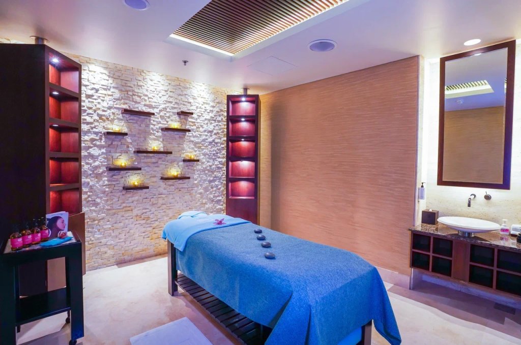 Абу-Даби: Beach Rotana Hotel