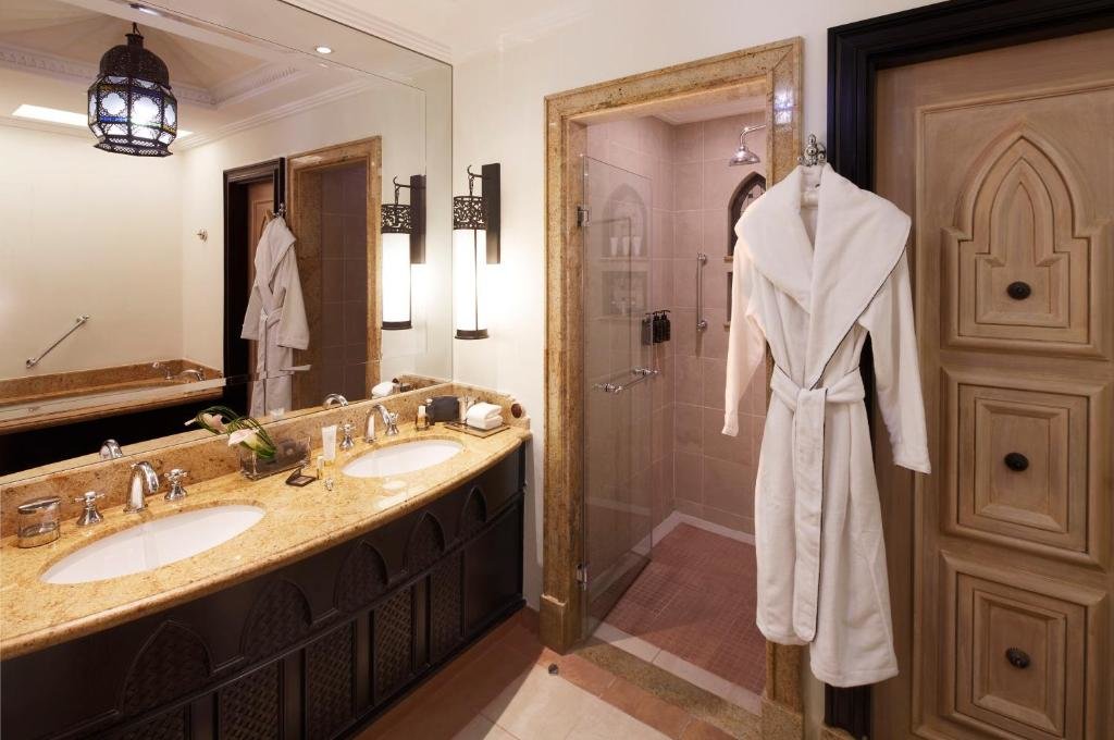 Дубай: Отель Jumeirah Mina Al Salam