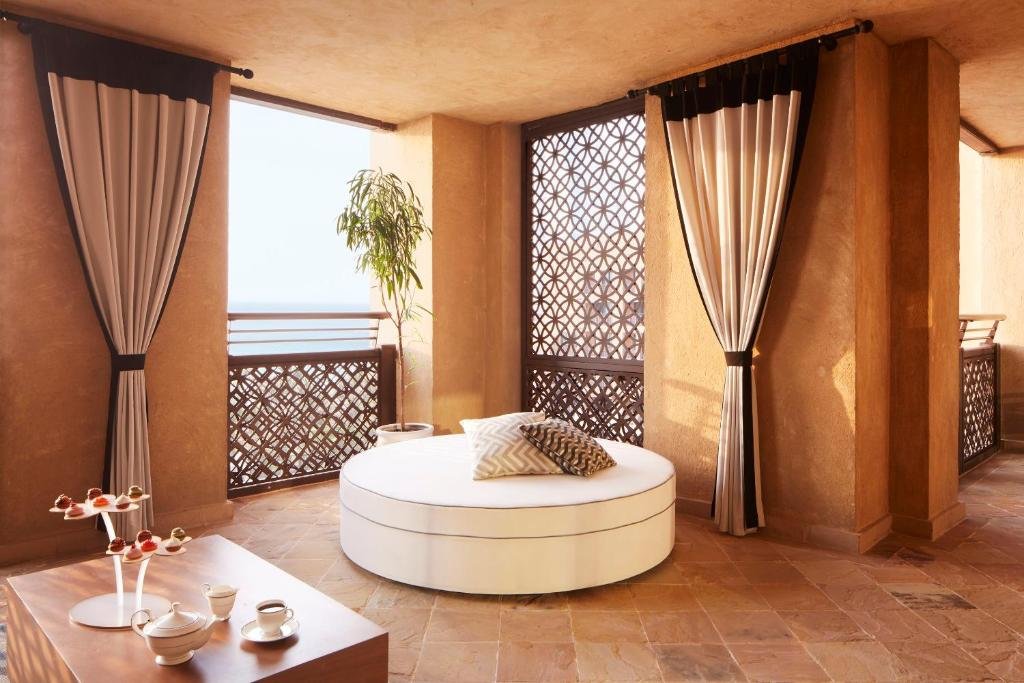 Дубай: Отель Jumeirah Mina Al Salam