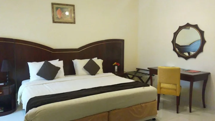 Шарджа: Royal Crown Suites