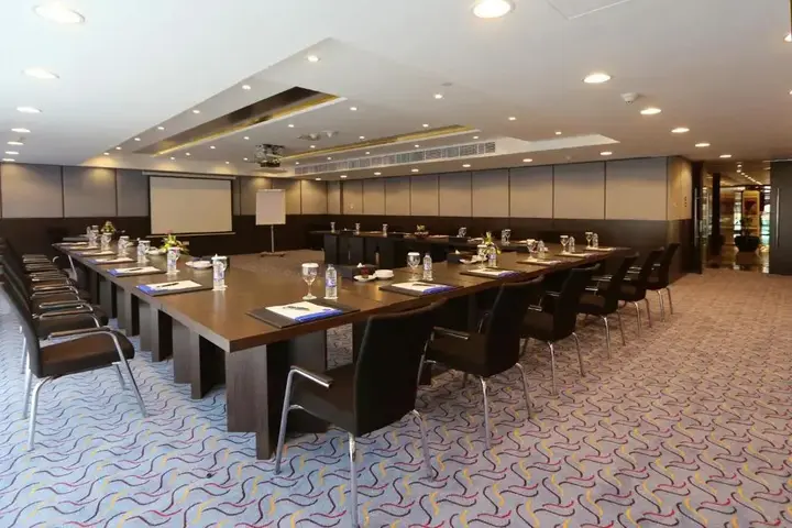 Дубай: Samaya Hotel Deira
