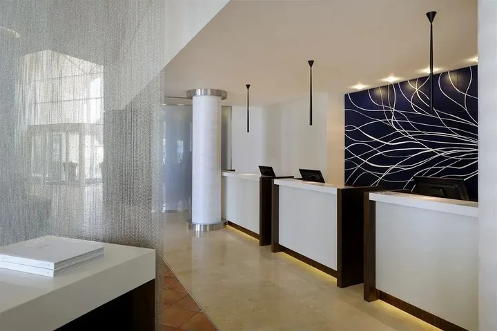 Дубай: Millennium Lakeview Residence